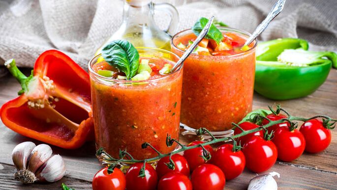A detox smoothie with cherry tomatoes and bell peppers to provide energy and promote weight loss