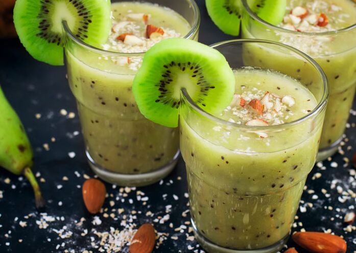 Smoothie with kiwi and ripe bananas for weight loss