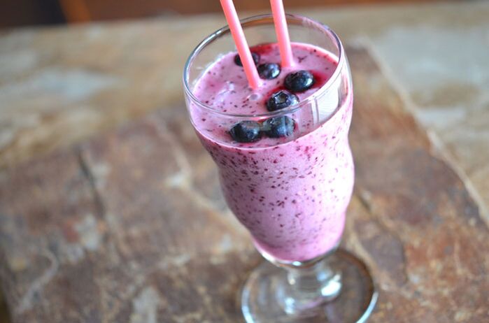 Smoothie with pear and blueberry - Slimming cocktail with fruits and berries